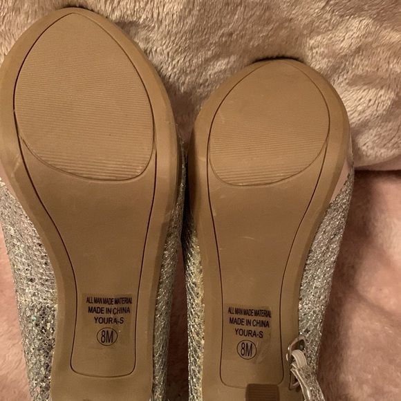 Silver Heels - Picture 6 of 8